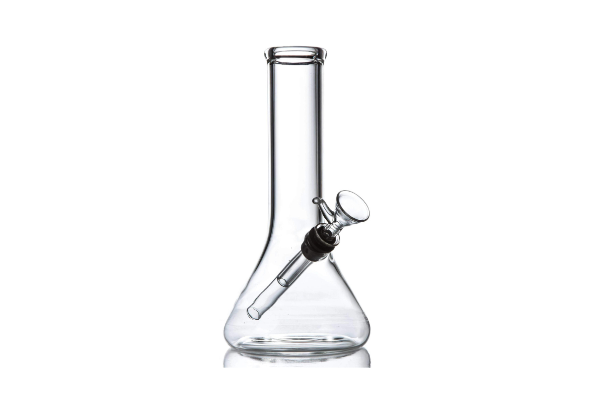 The Benefits of Smoking Cannabis Through a Glass Bong